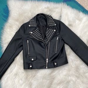 ▪️▪️FAUX LEATHER BLACK STUDDED COLLAR MOTO JACKET▪️▪️